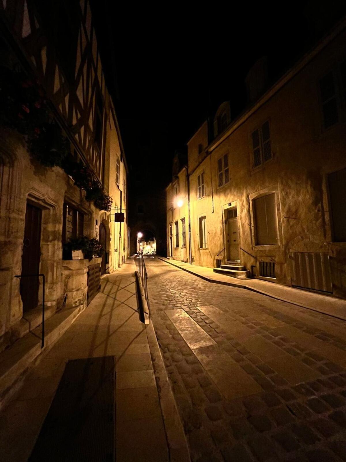 "La Grenouille" Centre Historique - Les Terres Du Roy Avallon Exterior foto