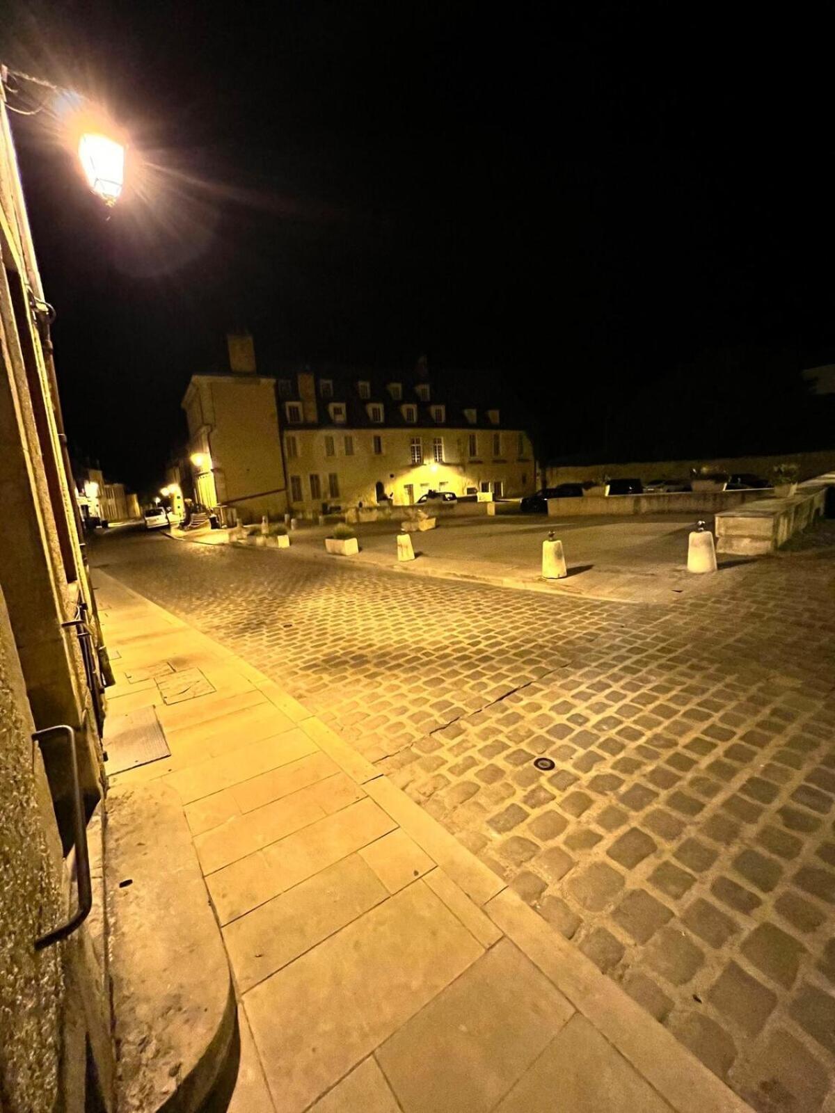 "La Grenouille" Centre Historique - Les Terres Du Roy Avallon Exterior foto
