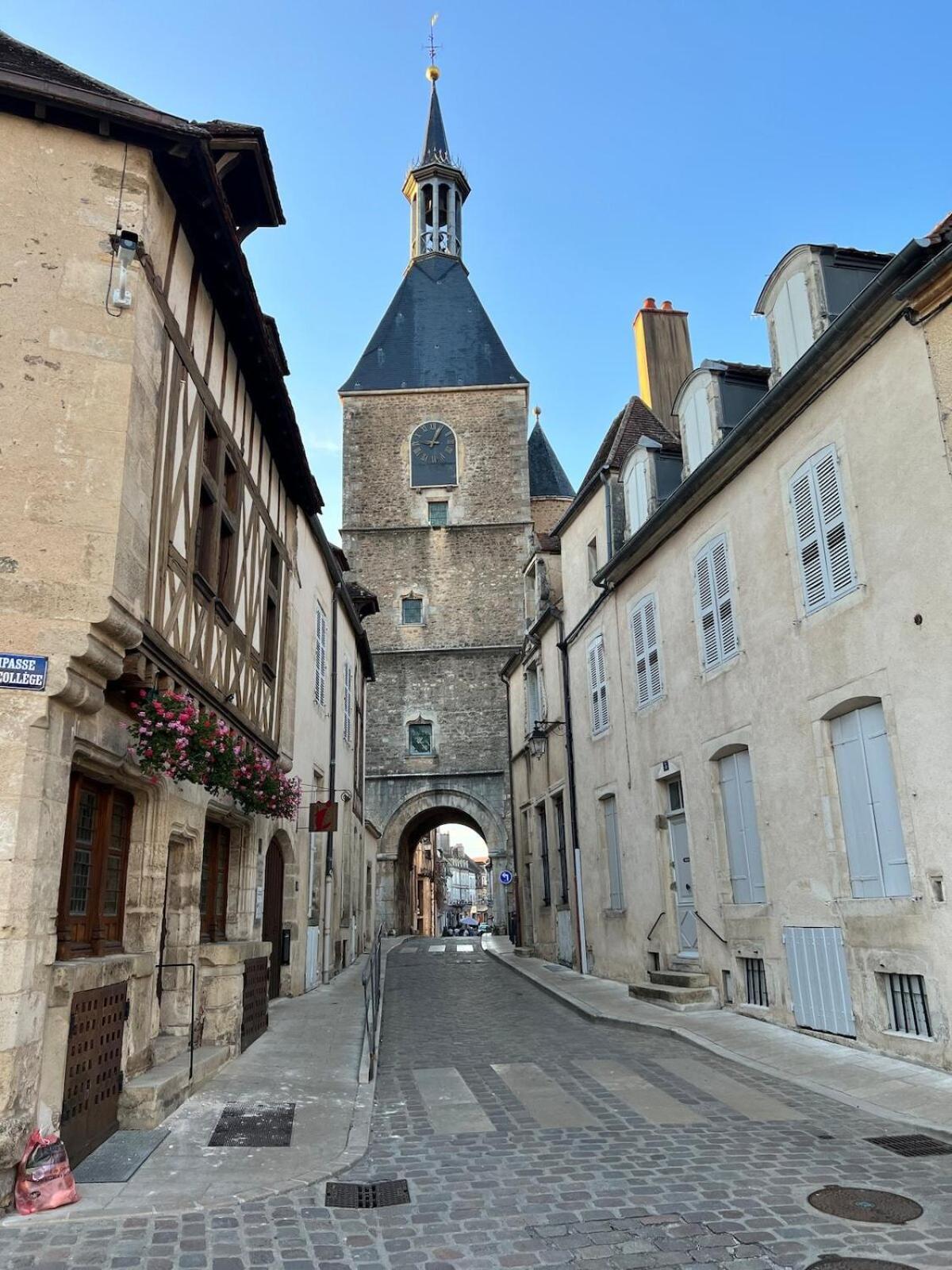 "La Grenouille" Centre Historique - Les Terres Du Roy Avallon Exterior foto